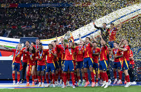 贝尔附体！王钰栋复刻弯道超车，蒯纪闻失良机，媒体人集体狂赞.