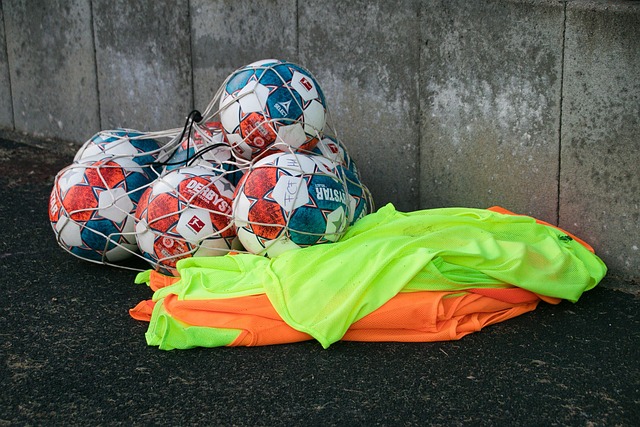 勇士击败马刺，三大悍将联手砍分，库里退居二线.